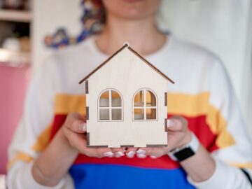 US homebuilder sentiment hits 6-month high; economy uncertainty clouds housing outlook, Published on Thursday, October 16